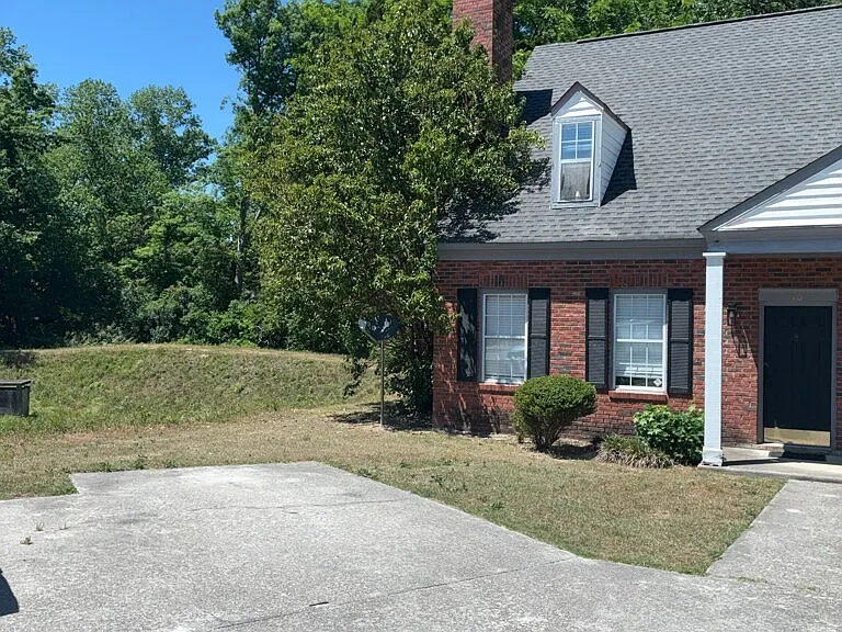 1101 Hulon Ln — Photo 3