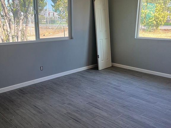 4th image of 24951 Fir Ave #1