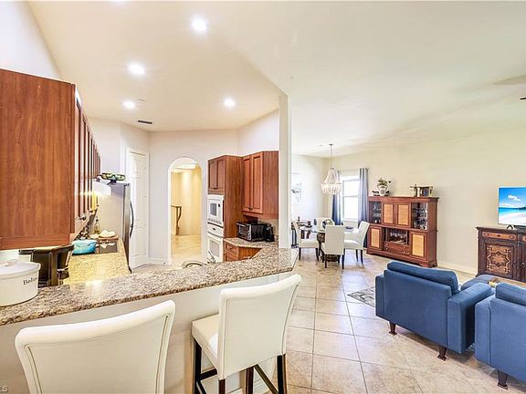 4th image of 6120 MONTELENA CIR #2201