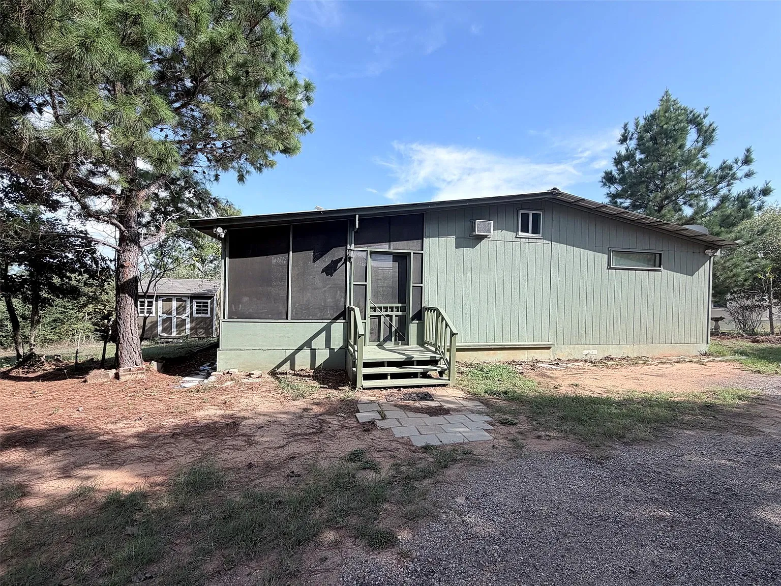 1 bed, 1.0 bath, 696 sqft, $1,250 — Photo 1