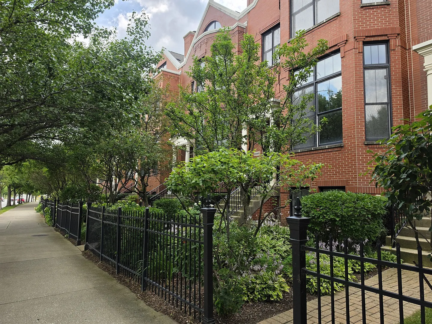 3 bed, 4.0 bath, 3210 sqft, $6,500 — Photo 2