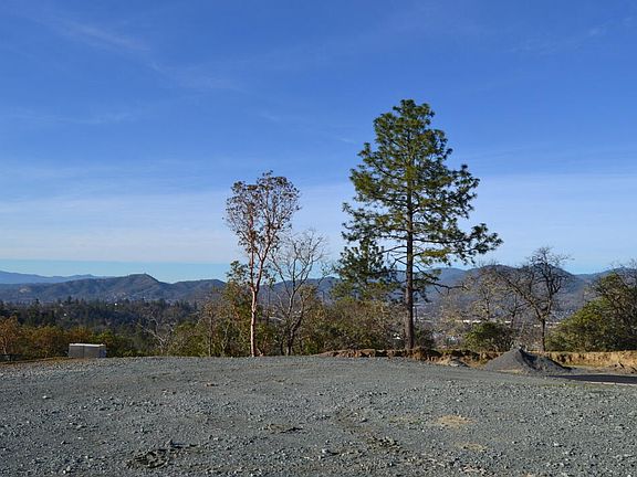 3rd image of 1010 SE Smith Hill Ln