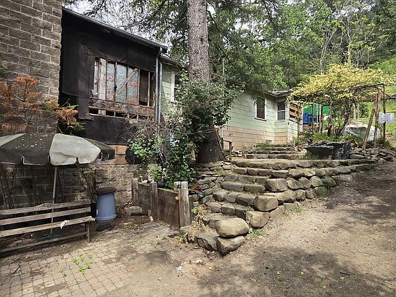 4th image of 821 Kilkare Rd
