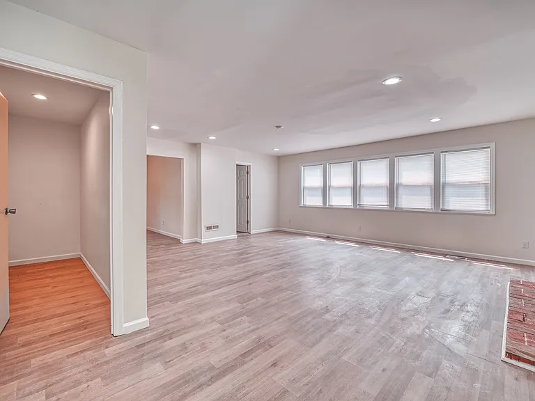 1139 Miller Ave — Photo 15