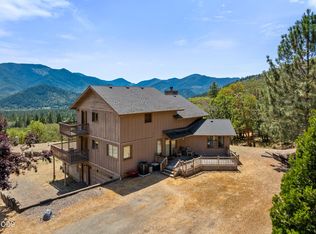 919 Scott Dr, Grants Pass, OR 97527