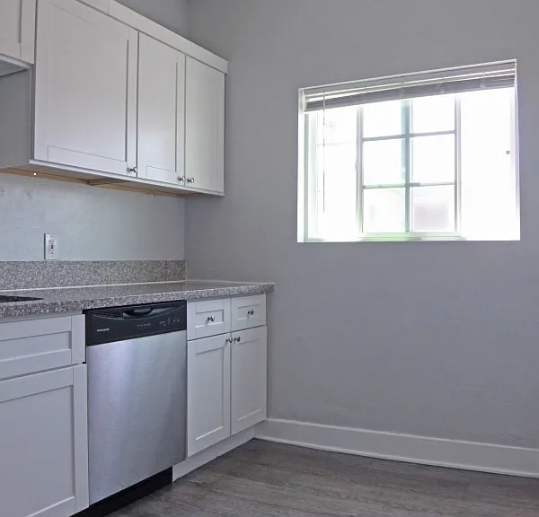 3111 Kenwood Ave — Photo 6