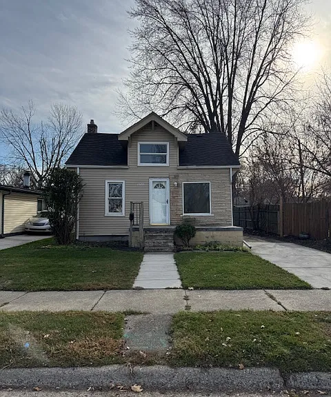 1576 E Harry Ave — Photo 2