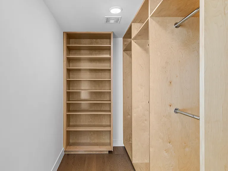 2000 N Beachwood Dr #101 — Photo 23