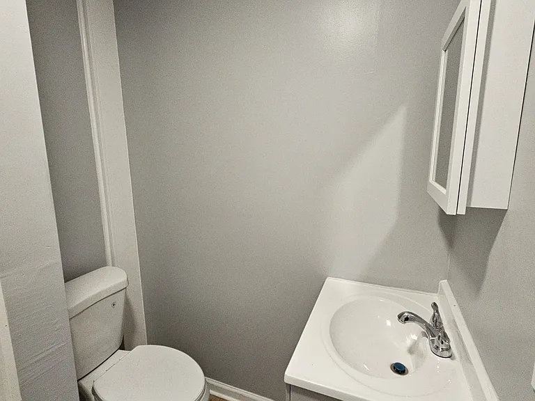 607 W 7th St #1 — Photo 14