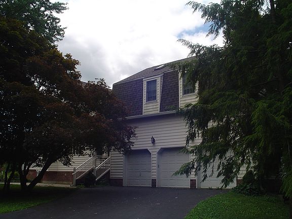 2nd image of 10 Meadow Springs Dr