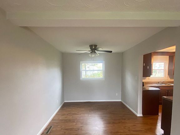 3rd image of 809 Stratford Hall Dr