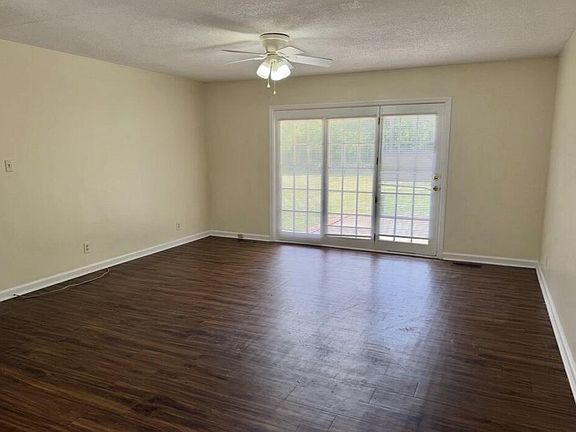 5th image of 2115 Robinhood Rd