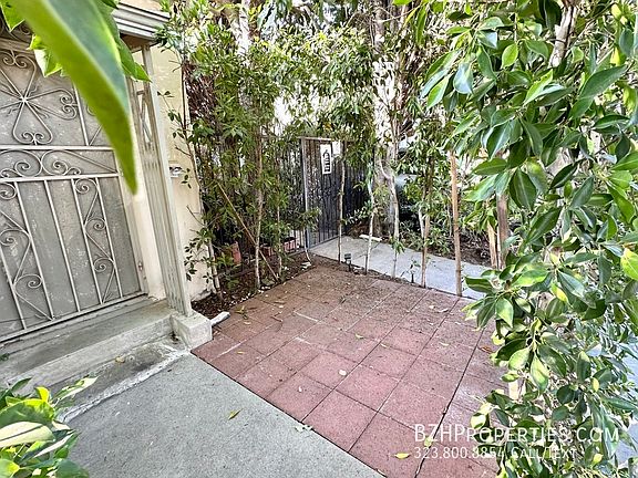 2nd image of 1137 1/2 N Vista St