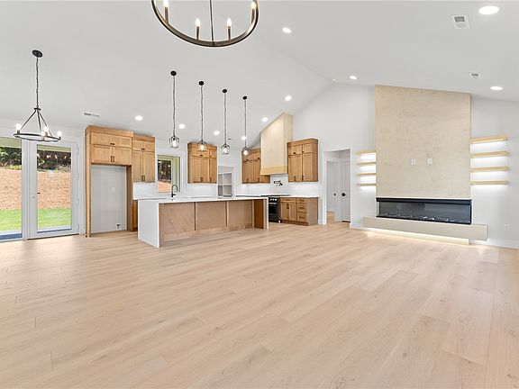 5th image of 126 Brady Dr