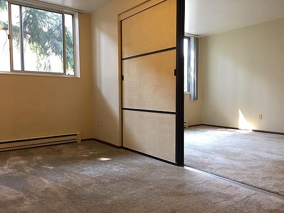 5th image of 5515 15th Ave NE APT 104