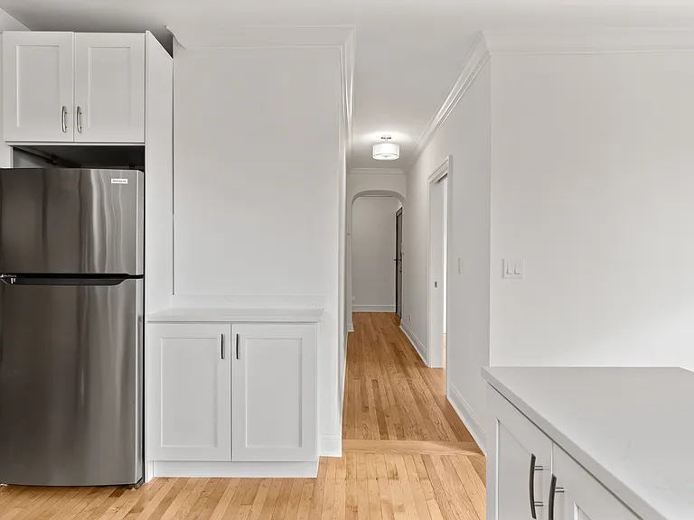 5408 W George St #2 — Photo 4