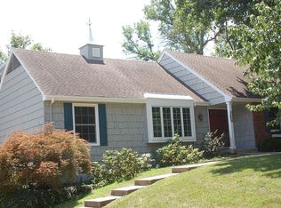 2713 W 104th Ter, Leawood, KS 66206