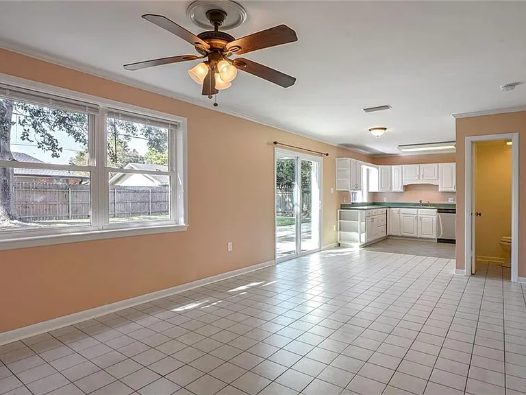 2741 Chelsea Dr — Photo 9