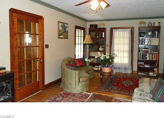 3rd image of 16912 Woodbury Ave