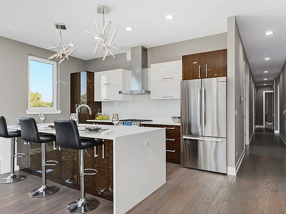 4th image of 2444 W Irving Park Rd #2E