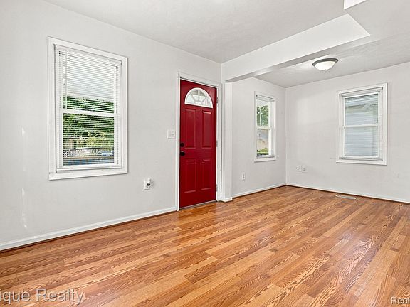 5th image of 816 Comfort St