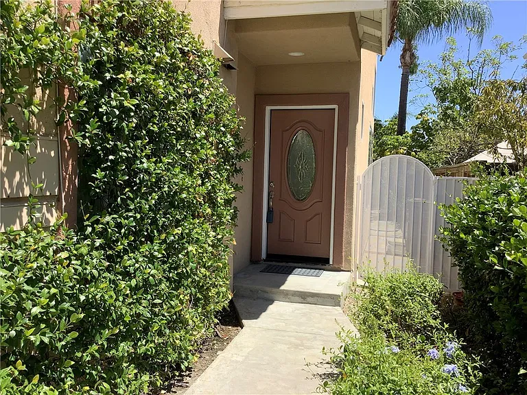 932 S Lone Pine Ln — Photo 2