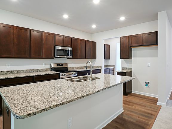 4th image of 43 Valley Forge Ln