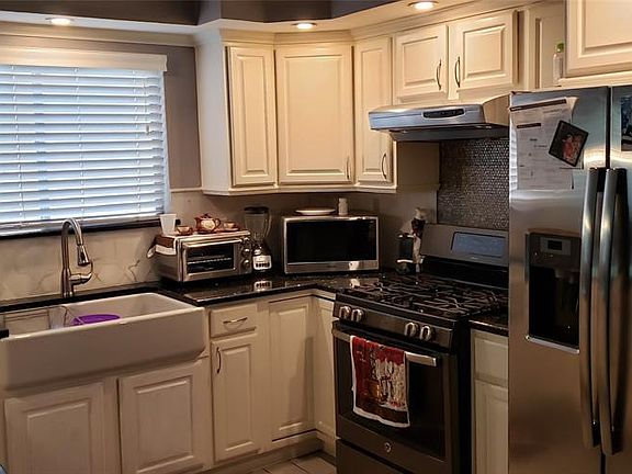 3rd image of 3302 Pritchett Dr