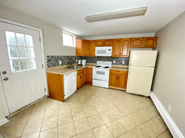 (undisclosed Address), Selden, NY 11784