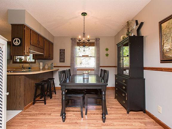 4th image of 4028 Spruce Hills Dr