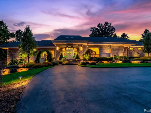 1661 Pinewood, Milford, MI 48381