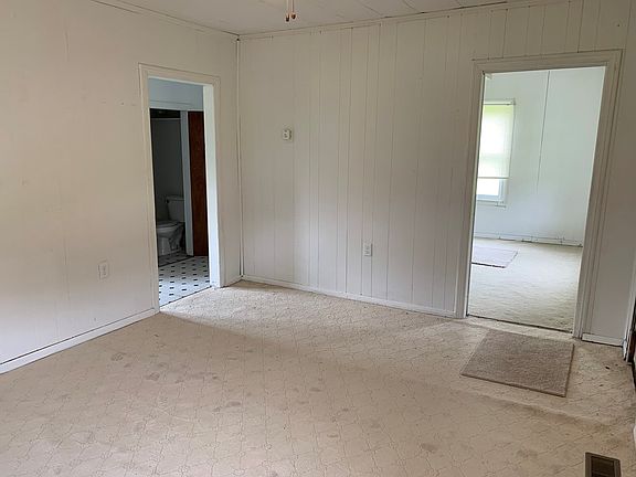 4th image of 826 Fairview Ave