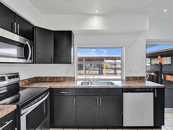 5th image of 6617 Dahlia Dr