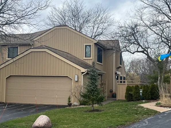 842 Oak Hill Rd, Lake Barrington, IL 60010