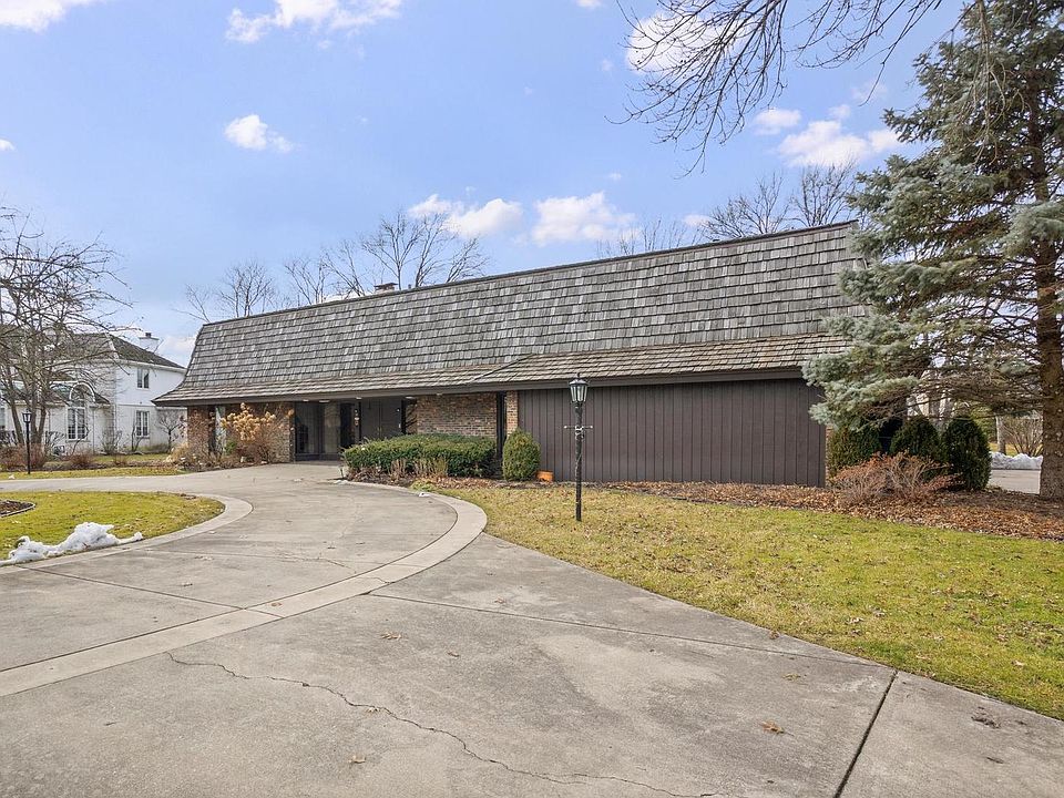 1st image of 15 Bradford Ln