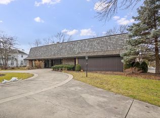 15 Bradford Ln, Oak Brook, IL 60523