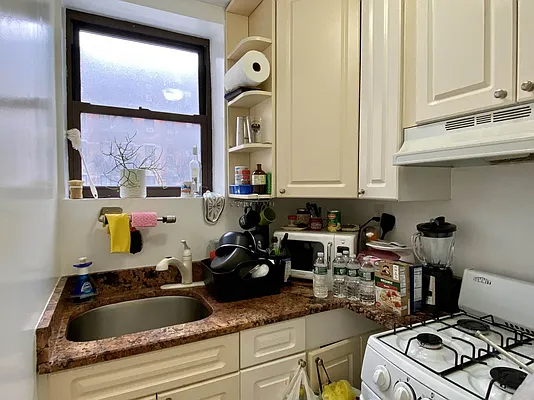 Rented by Compass | media 7