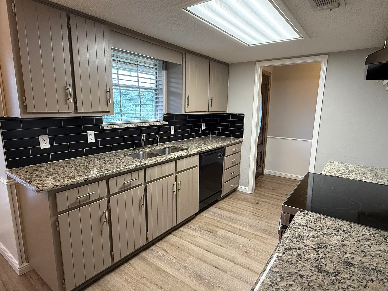 3 bed, 1400 sqft, $2,300 — Photo 4
