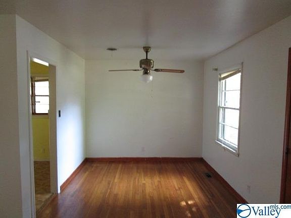5th image of 2207 Glen Iris Cir NW