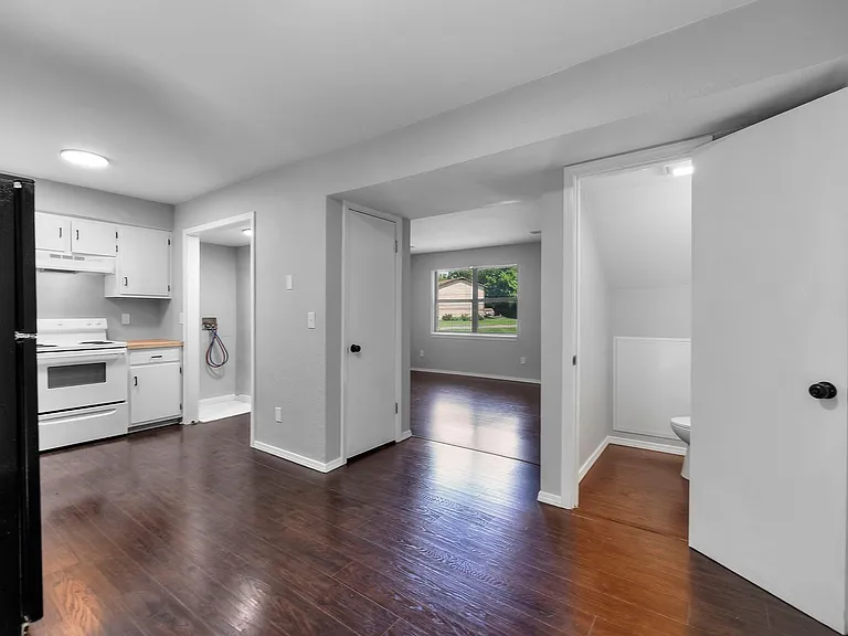 2563 Lisa Dr — Photo 5