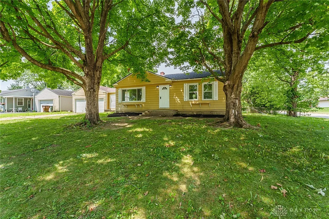 701 Woodlawn Ave photo 1