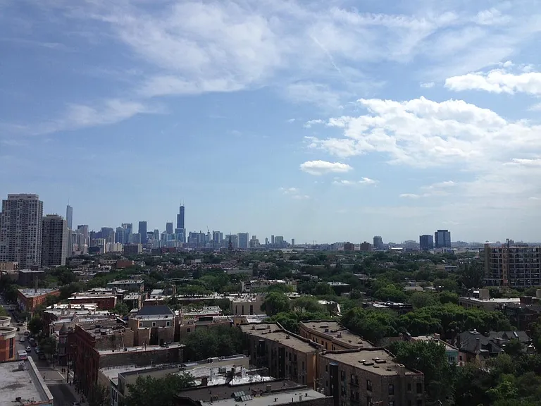 Fullerton Parkway Towers — Photo 38