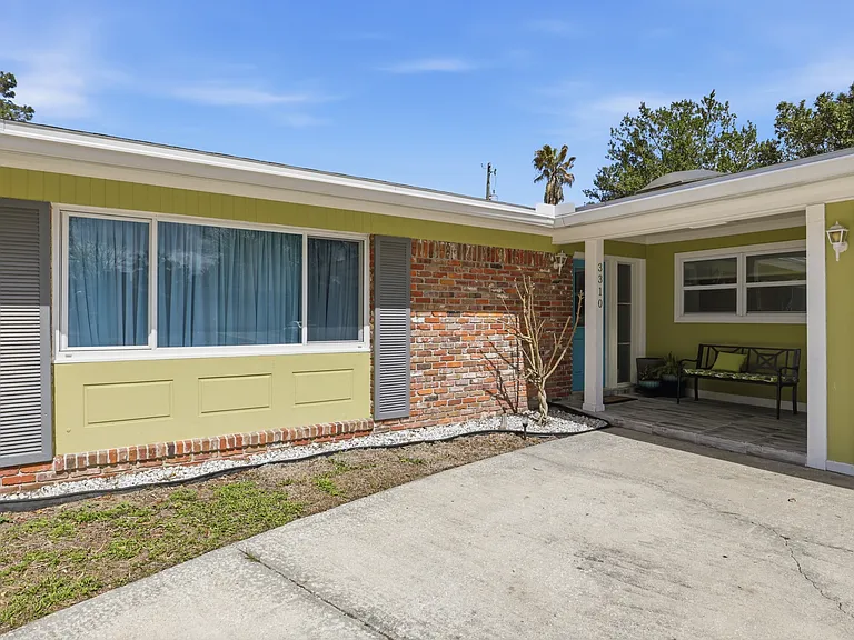 3310 NW 28th Ave — Photo 1
