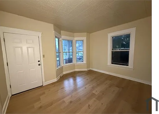 2 bed, $1,000 — Photo 3
