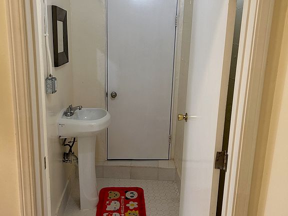 5th image of 111 Trenton St #5