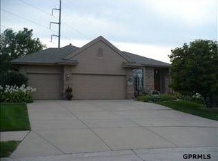 2112 N 152nd Cir, Omaha, NE 68116