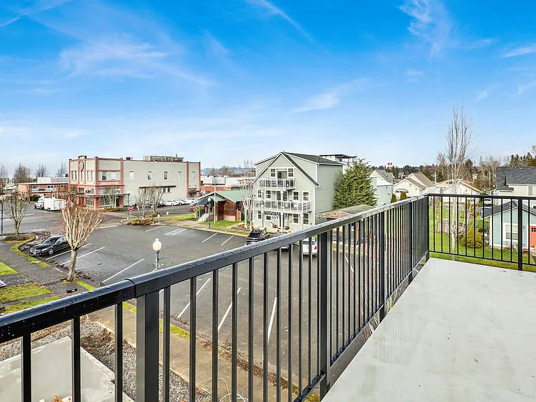 343 Martin St — Photo 37