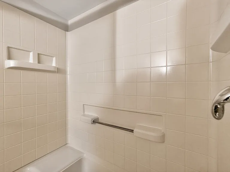 212 Amherst Ct #C — Photo 38