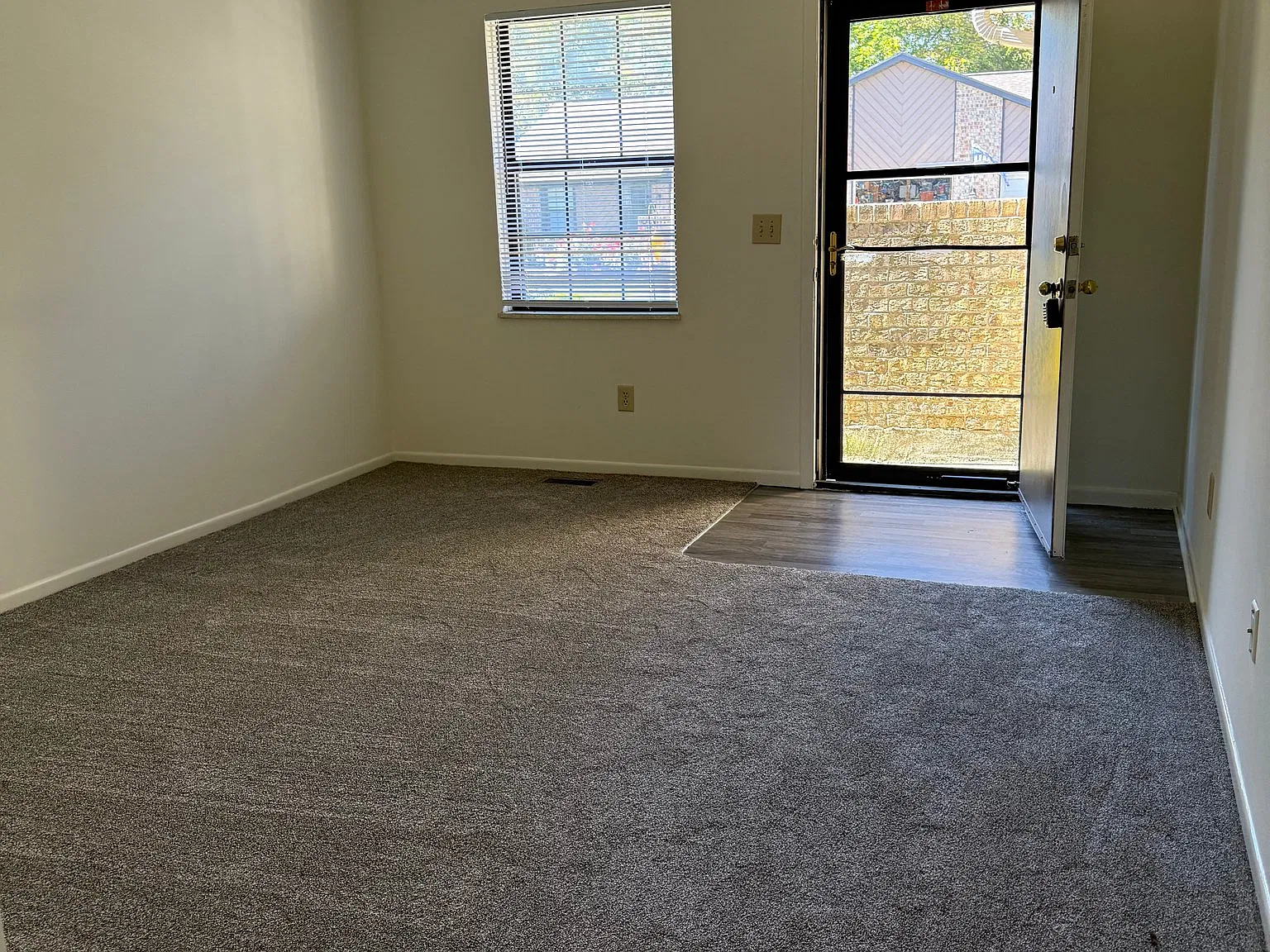 Senior 55+ 2 bedroom, 2 bath with a 2 car garage in Washington Townsphip — Photo 4