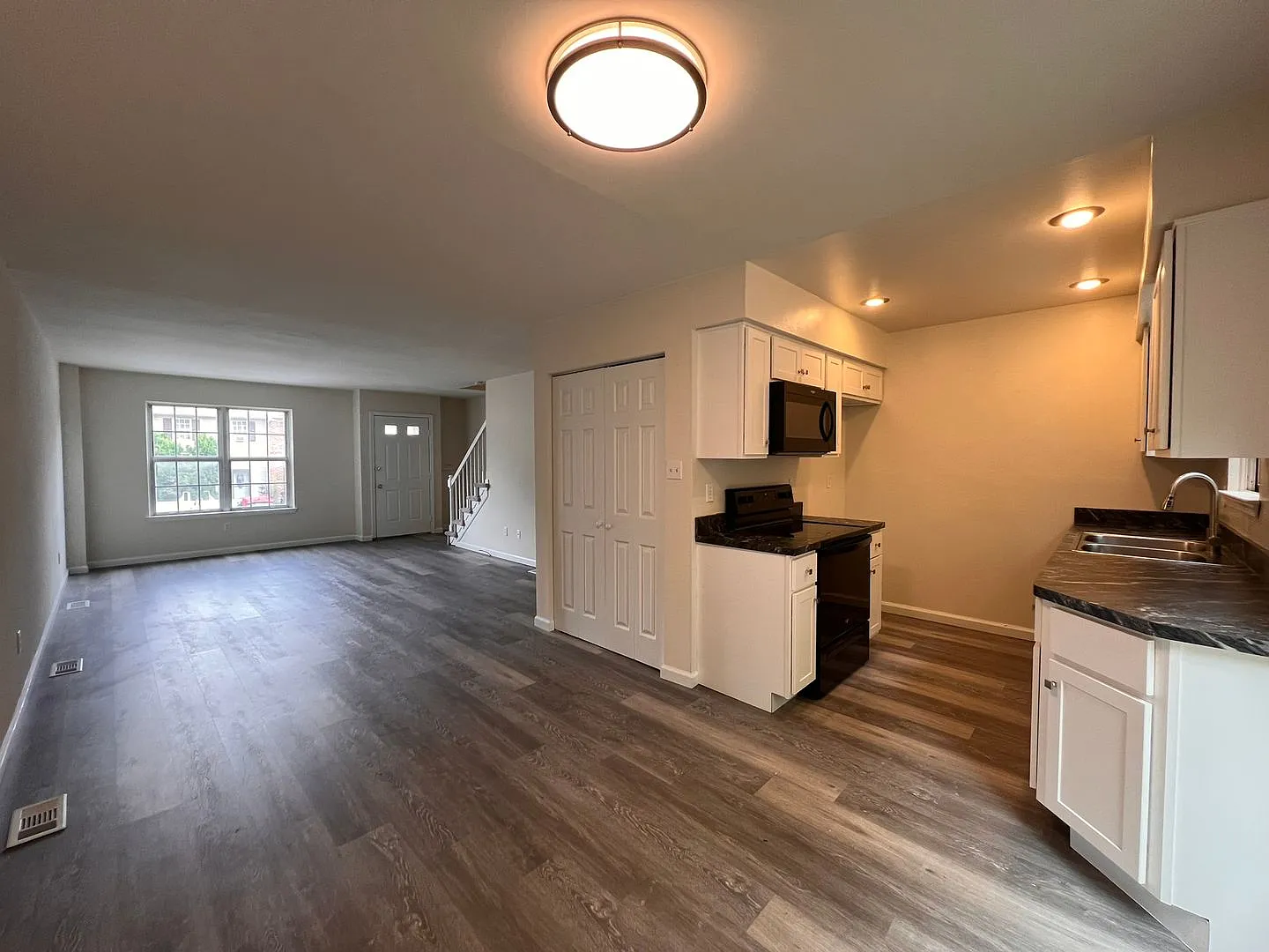 Economical 3BR Townhome - Northampton School District — Photo 4
